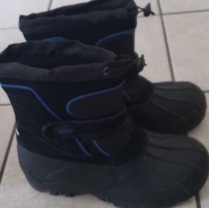Boy's snowboots
